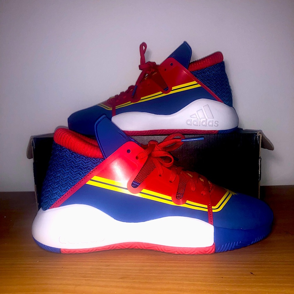 Captain Marvel Adidas